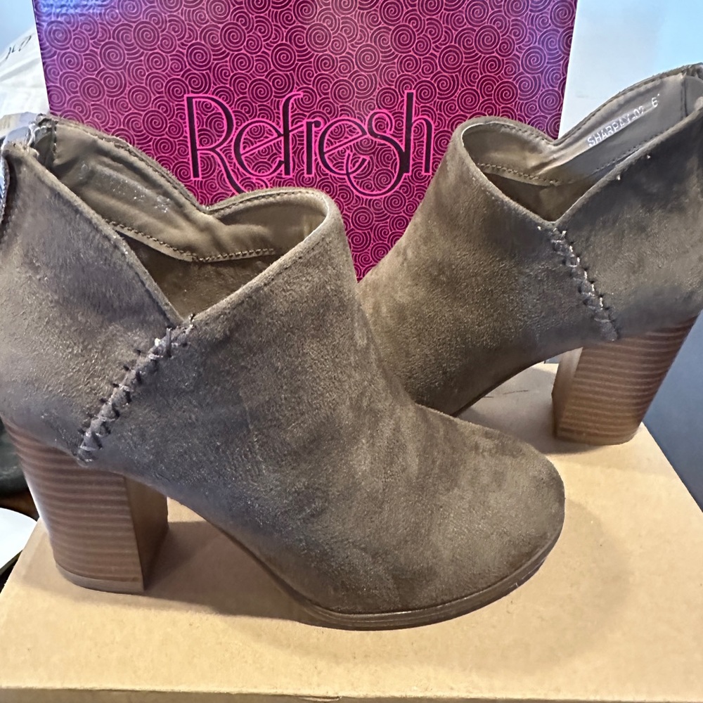 Brown ankle Booties, brown, size 6.